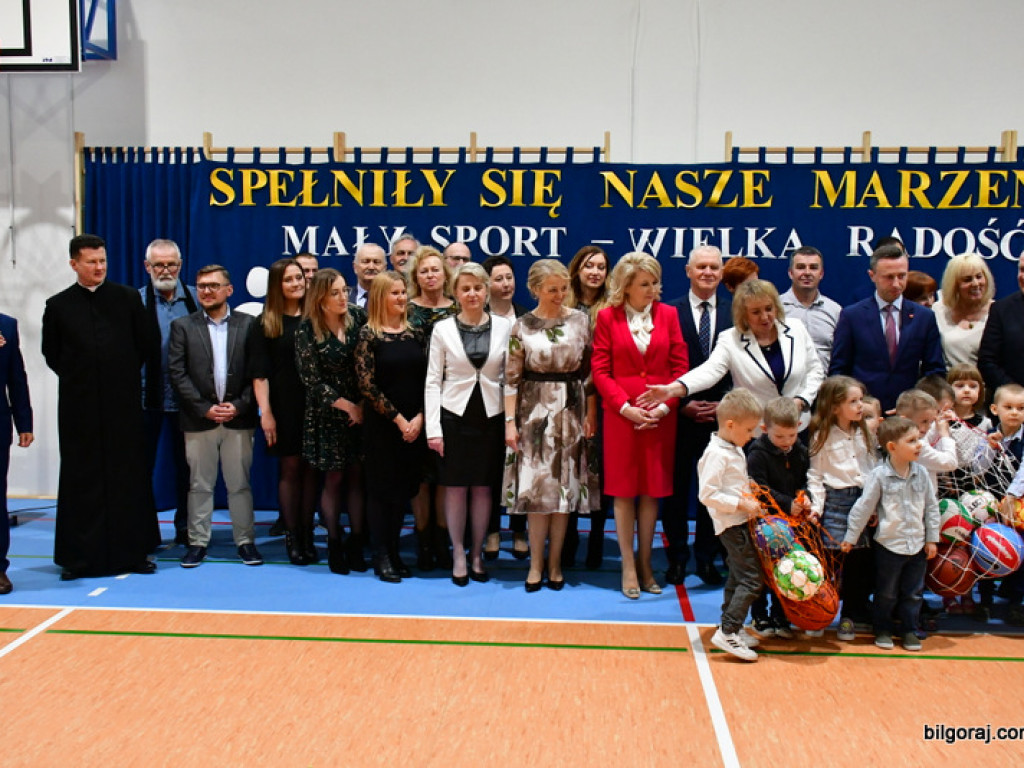 W Chmielku oddano do użytku nowa halę sportową (FOTO)