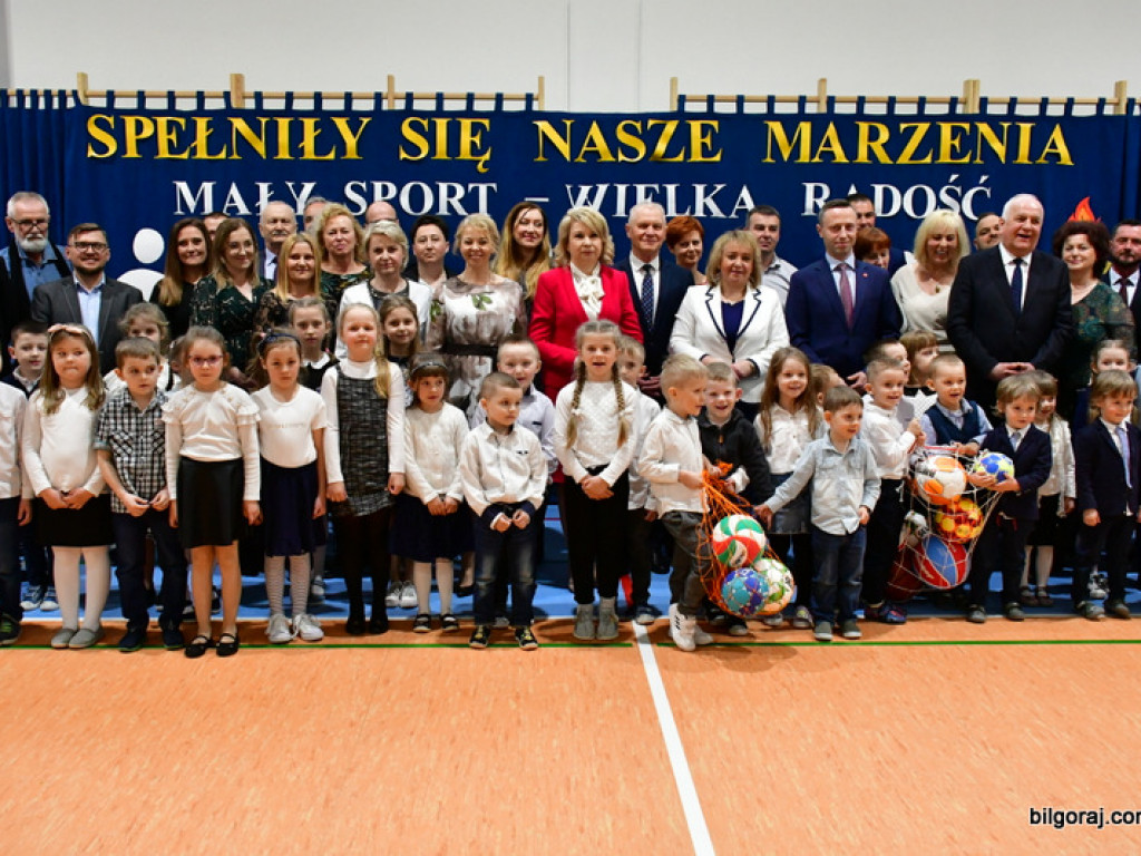 W Chmielku oddano do użytku nowa halę sportową (FOTO)