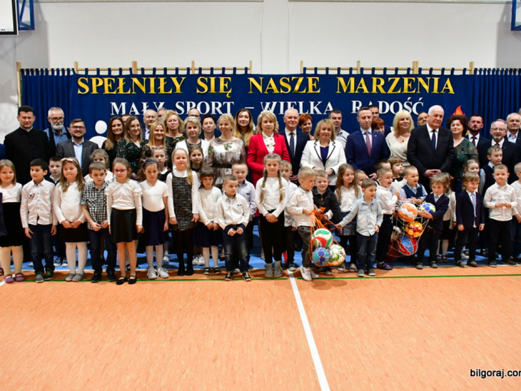 W Chmielku oddano do użytku nowa halę sportową (FOTO)