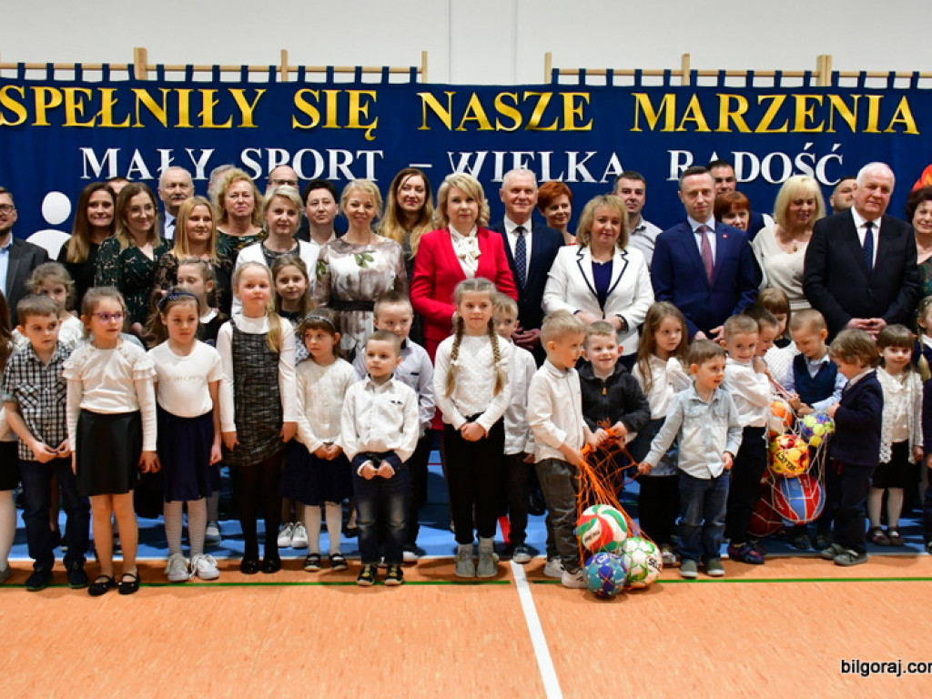 W Chmielku oddano do użytku nowa halę sportową (FOTO)