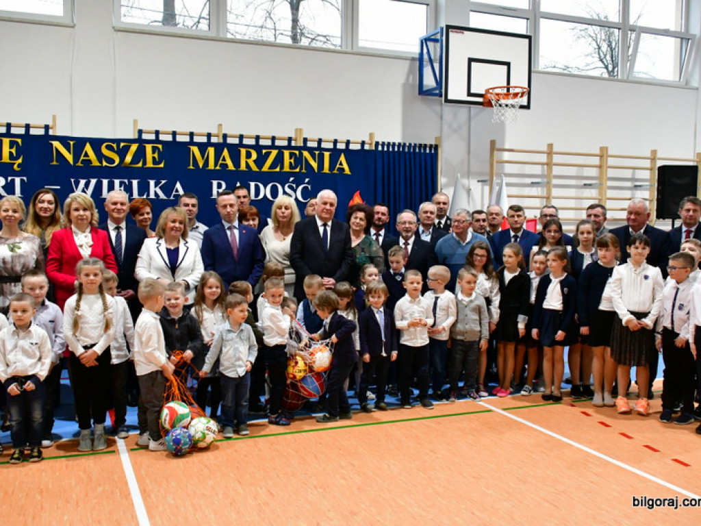 W Chmielku oddano do użytku nowa halę sportową (FOTO)