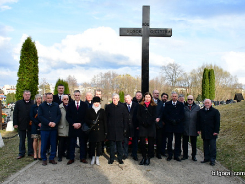 Uczczono ofiary mordu katyńskiego i katastrofy smoleńskiej