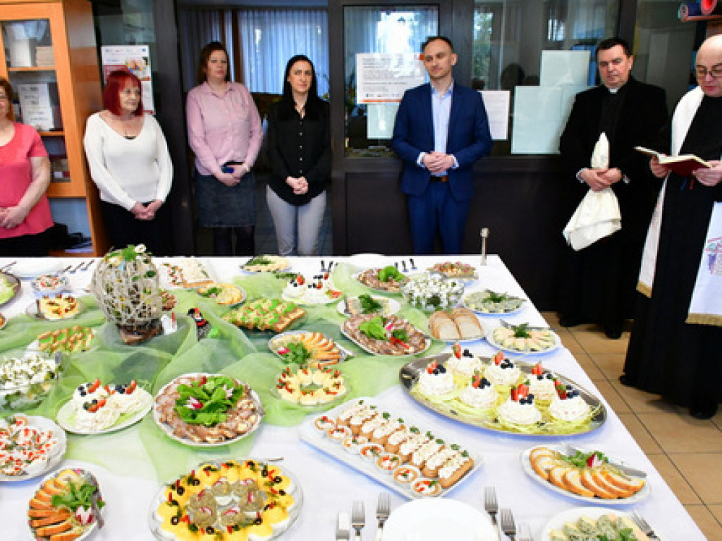Spotkanie wielkanocne w Klubie Seniora w ramach projektu Seniorzy na Start - Powiat Biłgorajski