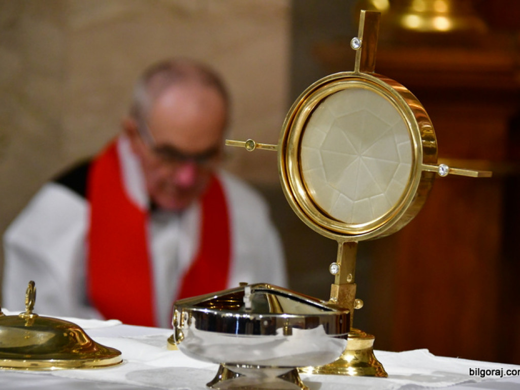 Wielki Piątek, dzień Męki i Śmierci Chrystusa (FOTO)