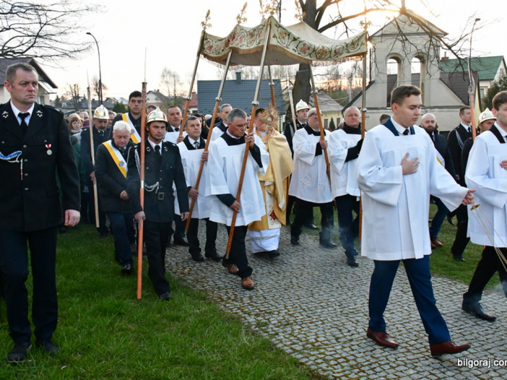 Chrystus Zmartwychwstał! Rezurekcja (FOTO)