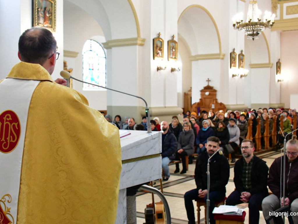 Monstrancja Królowa Pokoju w biłgorajskim sanktuarium św. Marii Magdaleny (FOTO)