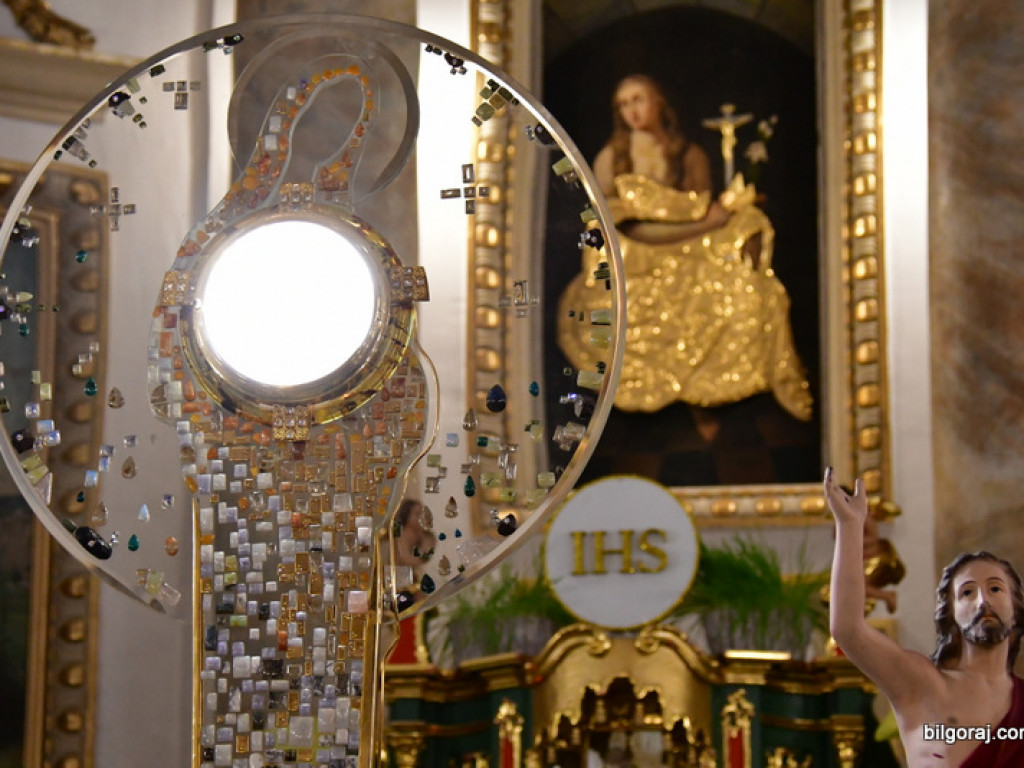 Monstrancja Królowa Pokoju w biłgorajskim sanktuarium św. Marii Magdaleny (FOTO)