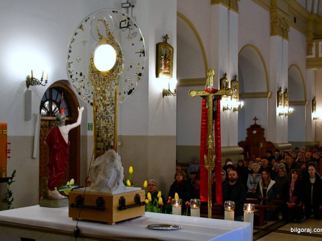 Monstrancja Królowa Pokoju w biłgorajskim sanktuarium św. Marii Magdaleny (FOTO)