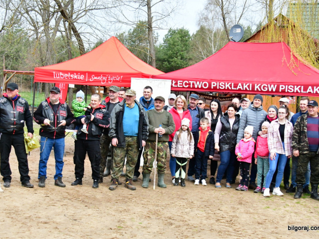 Sprzątają Tanew (FOTO)