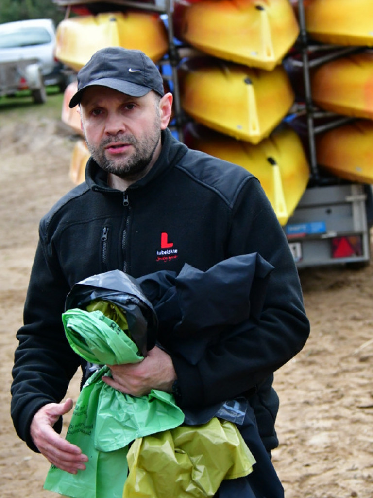 Sprzątają Tanew (FOTO)
