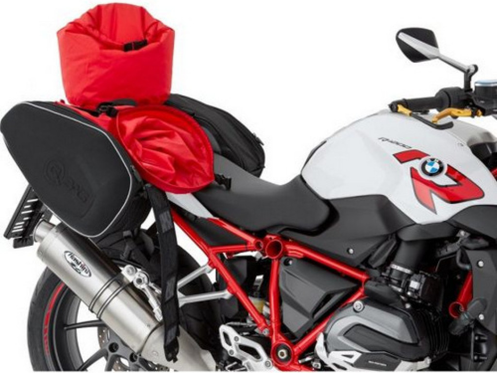 Jak przewozić bagaż motocyklem? Jakie sakwy boczne wybrać i jak je montować?