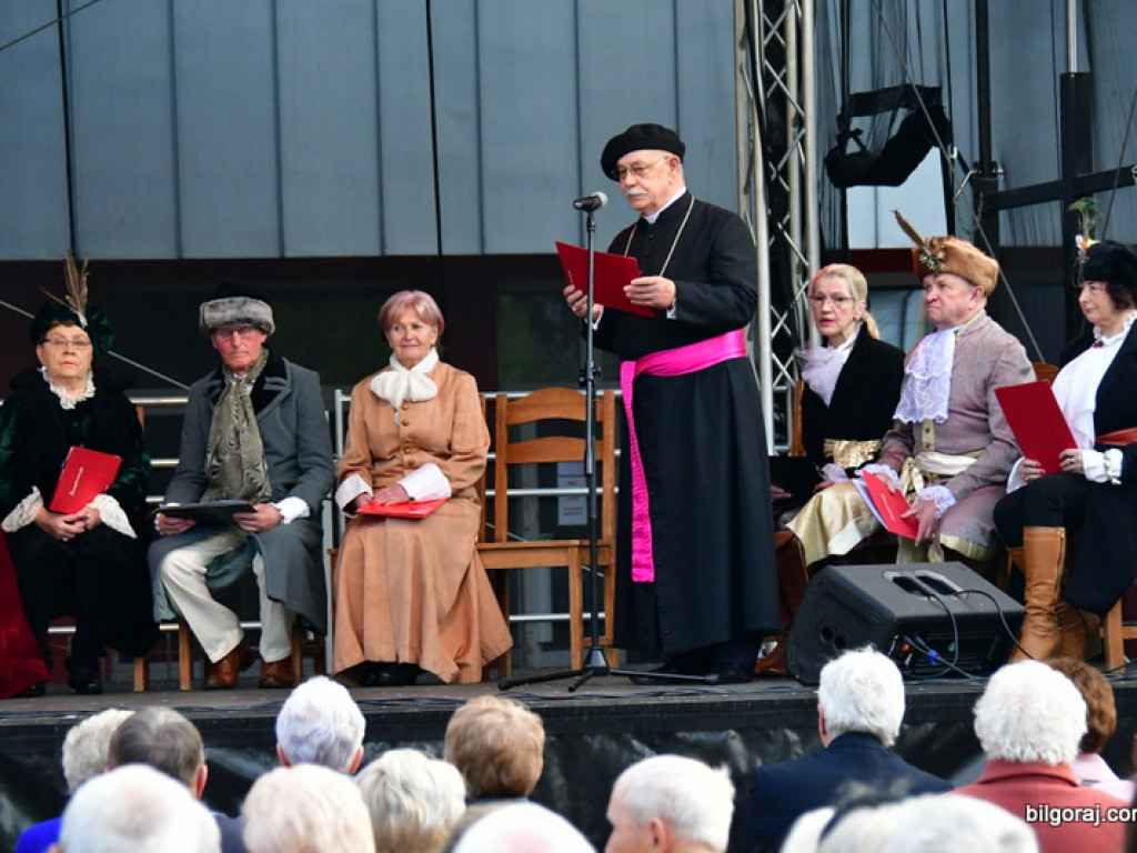 Majówka w BCK. Zainaugurowały ją występy członków UTW (FOTO)