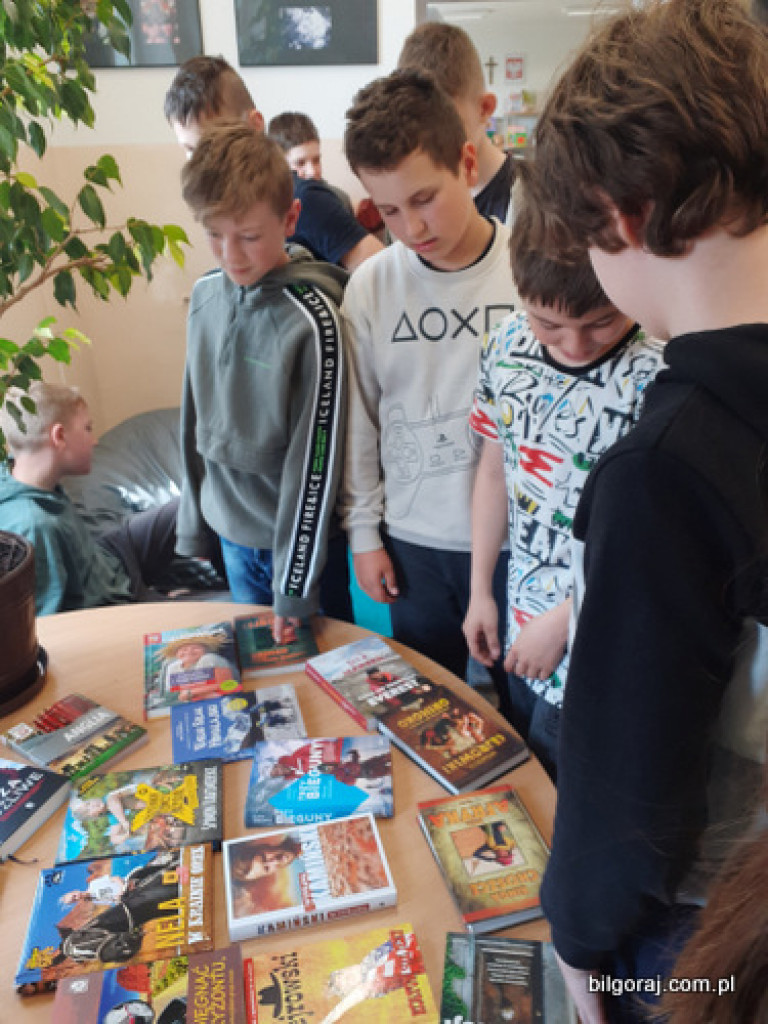 Zwiedzanie świata z biblioteką