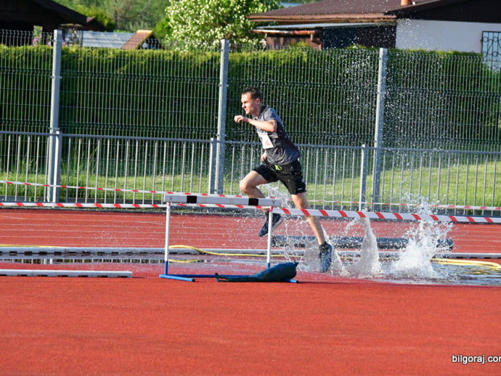 Biłgoraj Biega... czyli Stadionowy Cross Przeszkodowy (FOTO)