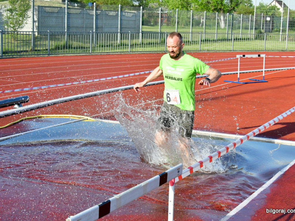 Biłgoraj Biega... czyli Stadionowy Cross Przeszkodowy (FOTO)