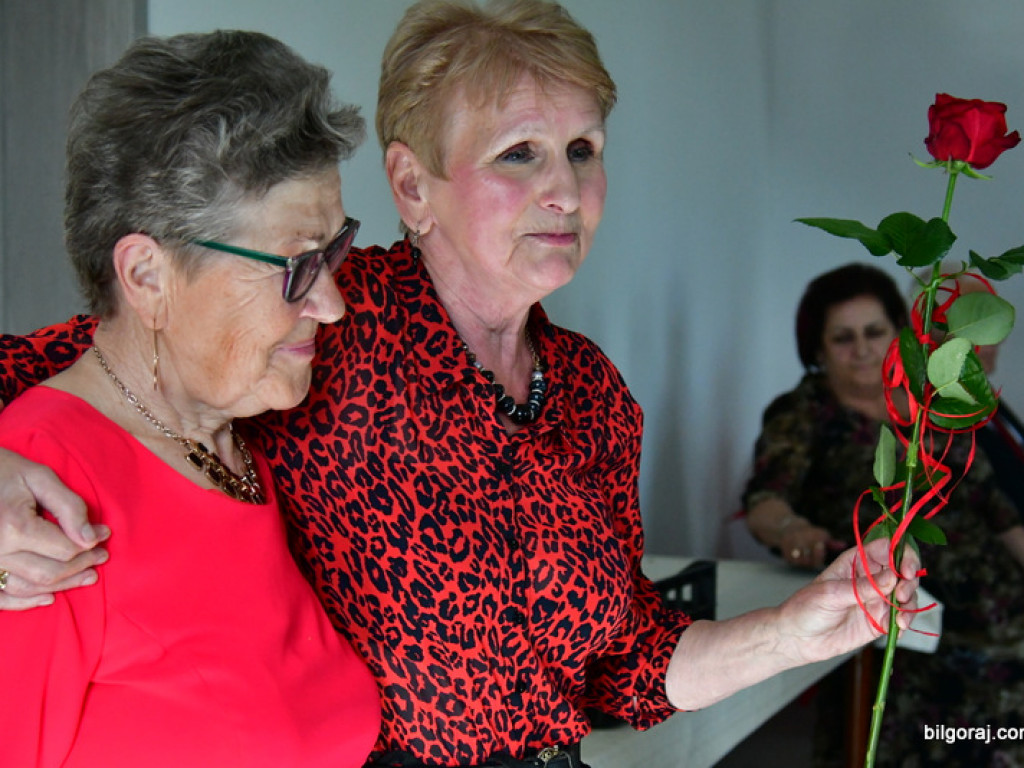 Emerytowani nauczyciele na spotkaniu z okazji Dnia Matki (FOTO)