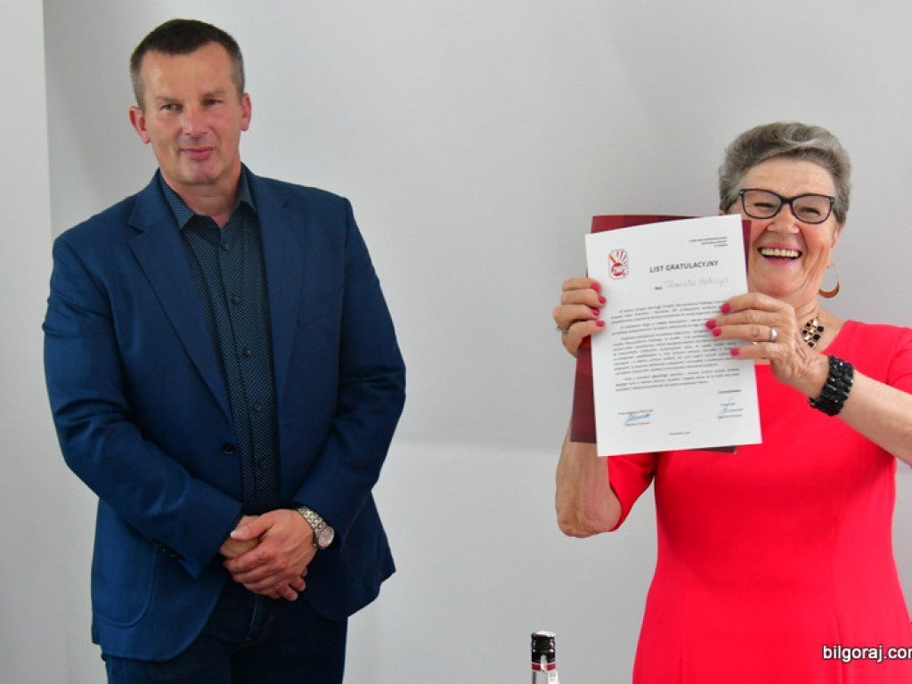 Emerytowani nauczyciele na spotkaniu z okazji Dnia Matki (FOTO)