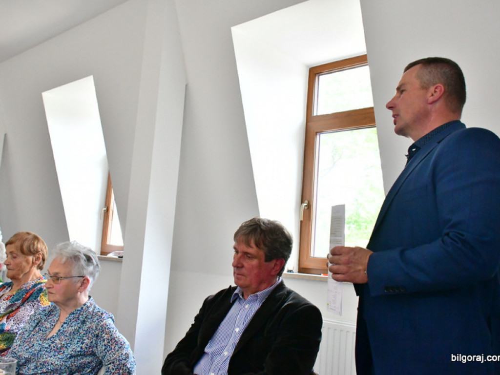 Emerytowani nauczyciele na spotkaniu z okazji Dnia Matki (FOTO)