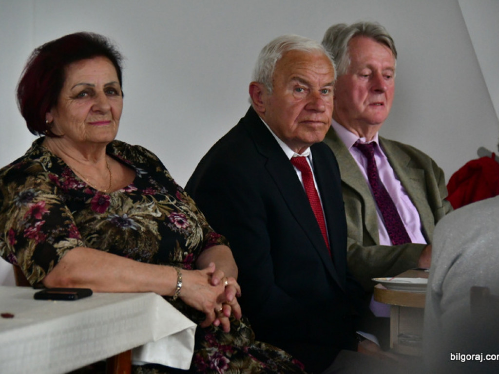 Emerytowani nauczyciele na spotkaniu z okazji Dnia Matki (FOTO)