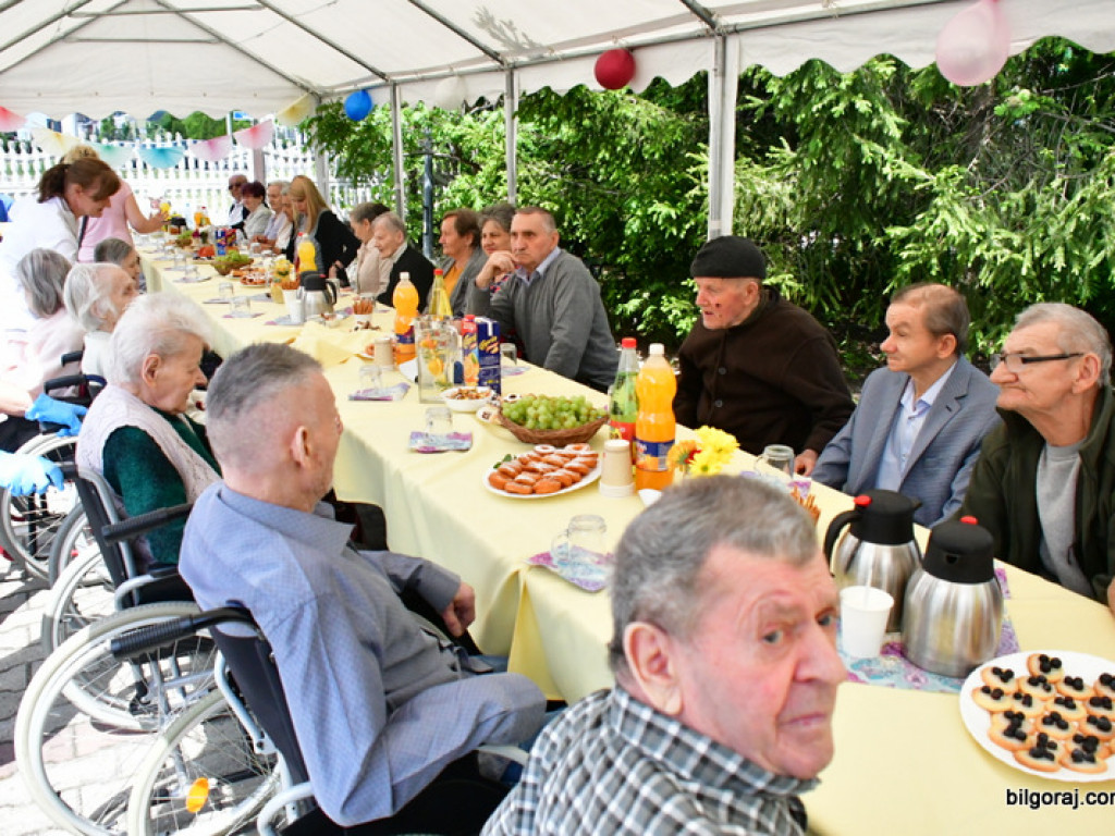 Majówka z rodziną w DPS-ie dla Kombatantów (FOTO)