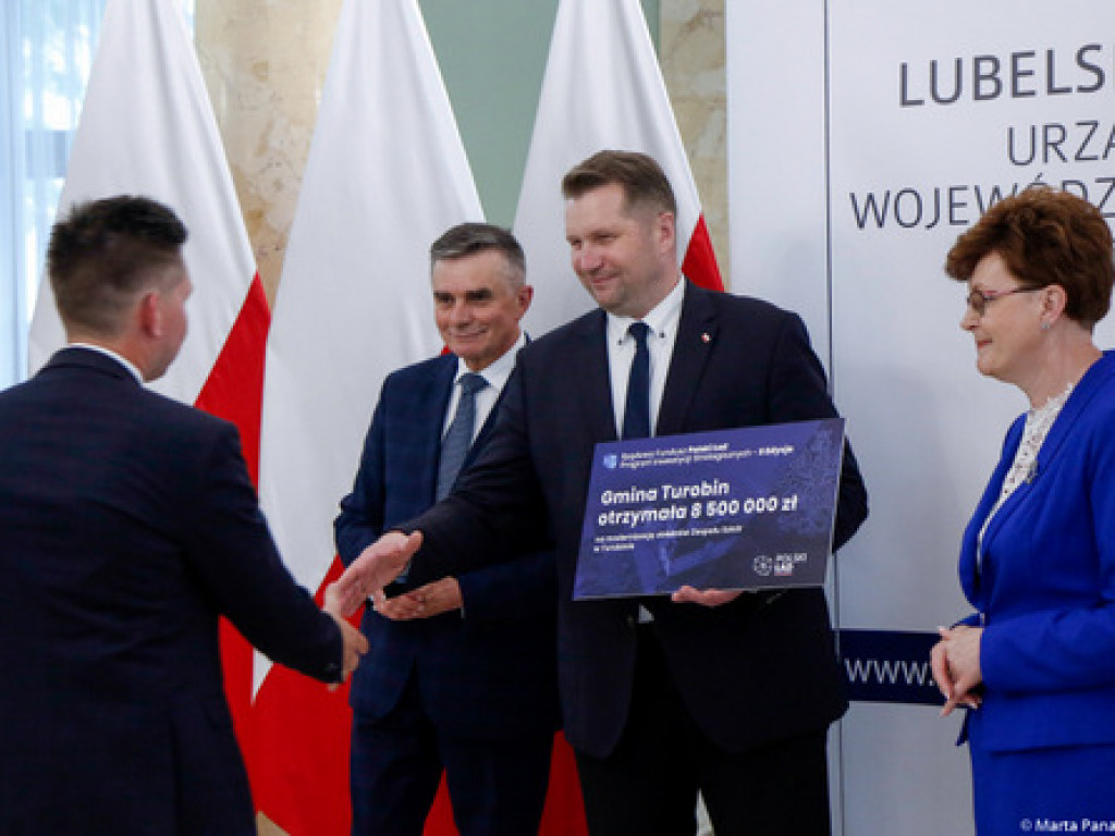 Miliony z Polskiego Ładu na oświatę. Włodarze odebrali promesy