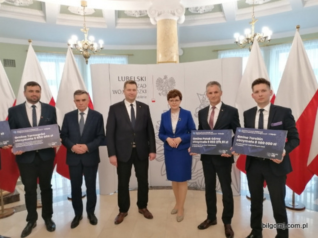Miliony z Polskiego Ładu na oświatę. Włodarze odebrali promesy
