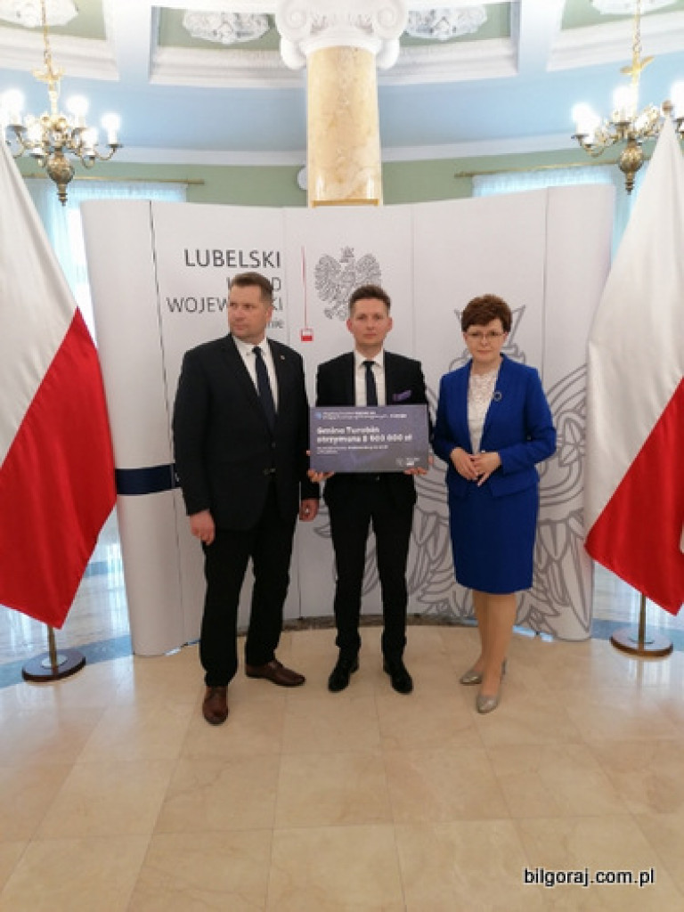 Miliony z Polskiego Ładu na oświatę. Włodarze odebrali promesy
