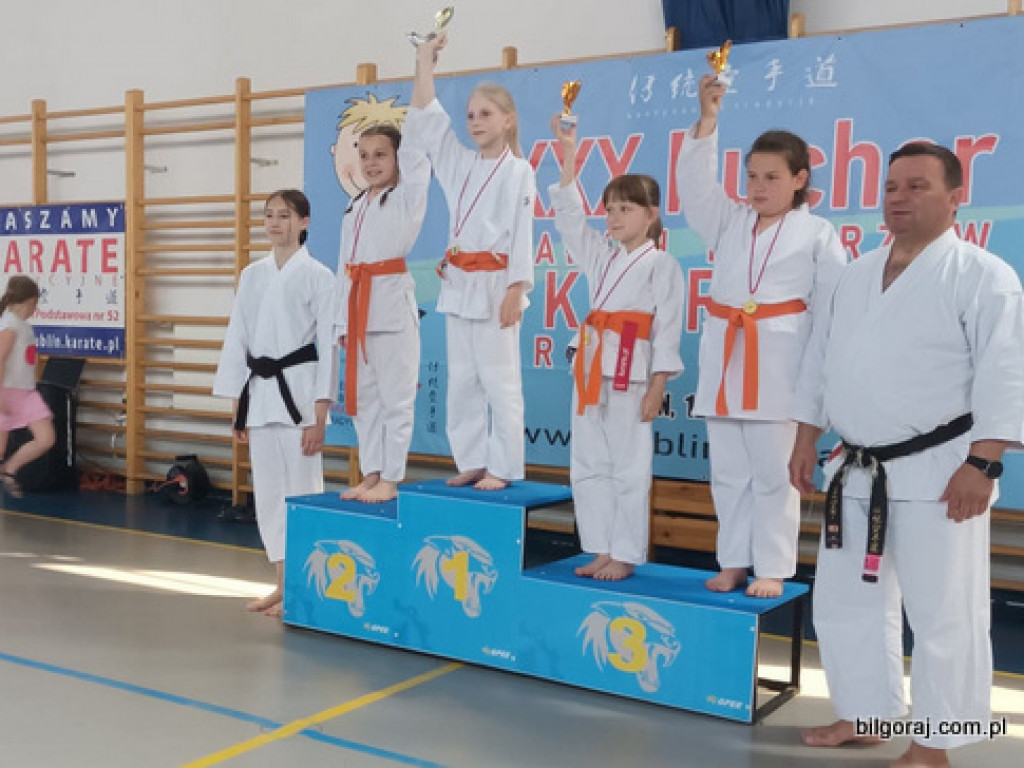 Worek pucharów dla karateków z Biłgoraja