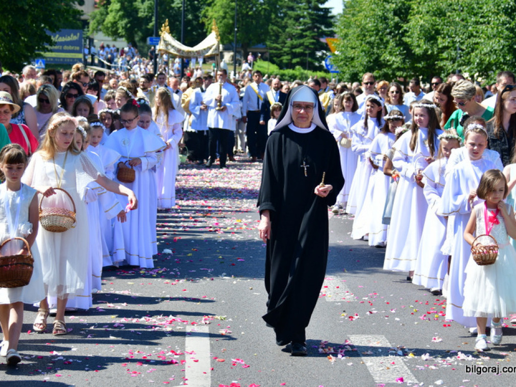 Boże Ciało. Bóg w postaci chleba (FOTO, VIDEO)