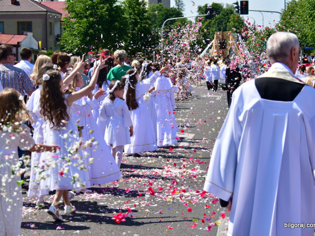 Boże Ciało. Bóg w postaci chleba (FOTO, VIDEO)