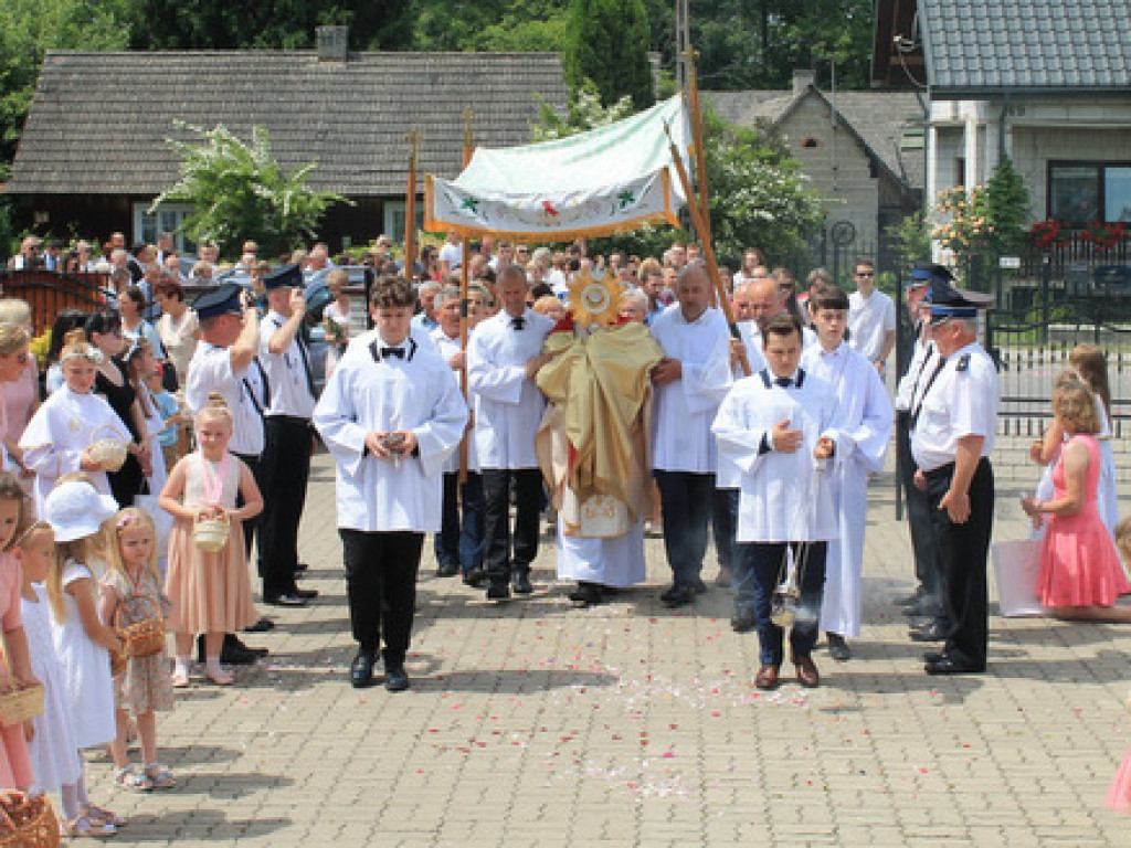 Uroczystość Najświętszego Ciała i Krwi Chrystusa w Dąbrowicy (FOTO)