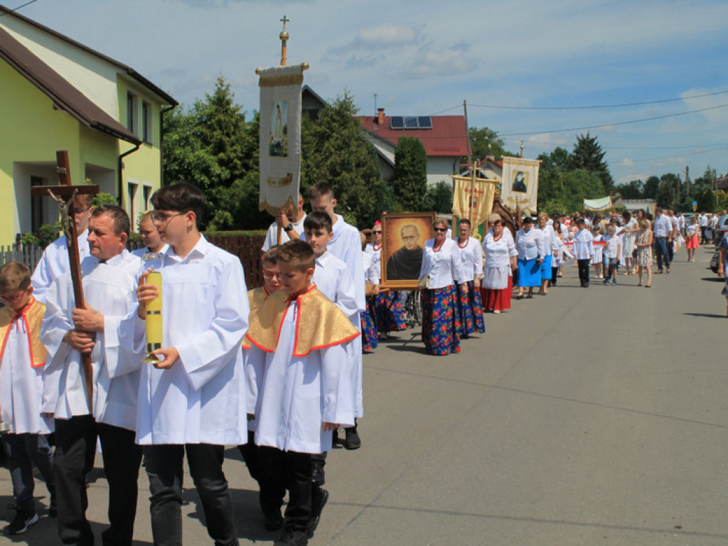 Uroczystość Najświętszego Ciała i Krwi Chrystusa w Dąbrowicy (FOTO)