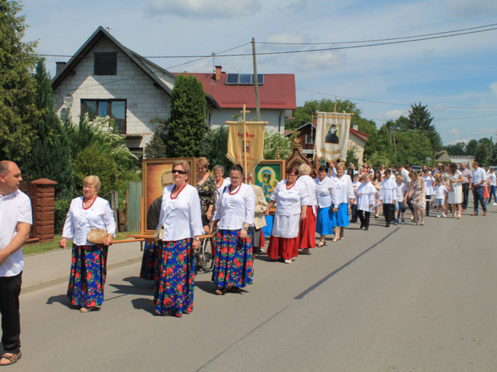Uroczystość Najświętszego Ciała i Krwi Chrystusa w Dąbrowicy (FOTO)