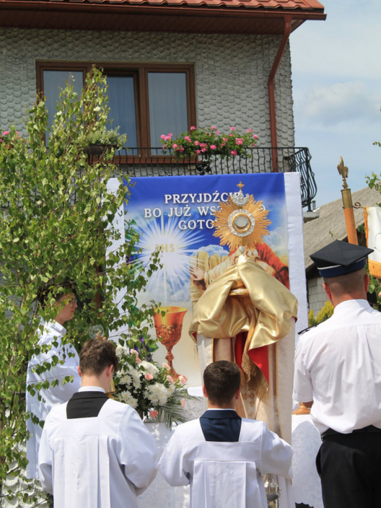 Uroczystość Najświętszego Ciała i Krwi Chrystusa w Dąbrowicy (FOTO)
