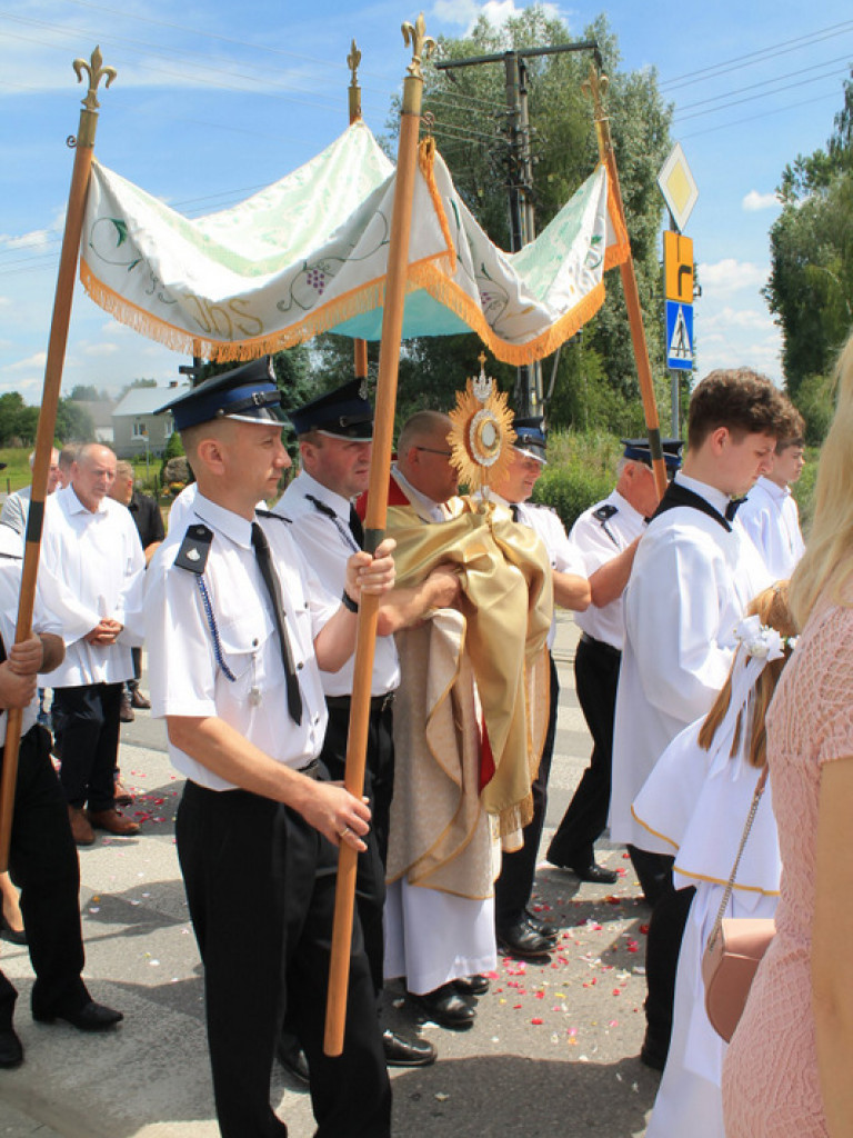 Uroczystość Najświętszego Ciała i Krwi Chrystusa w Dąbrowicy (FOTO)