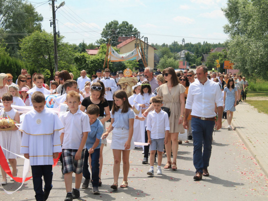 Uroczystość Najświętszego Ciała i Krwi Chrystusa w Dąbrowicy (FOTO)