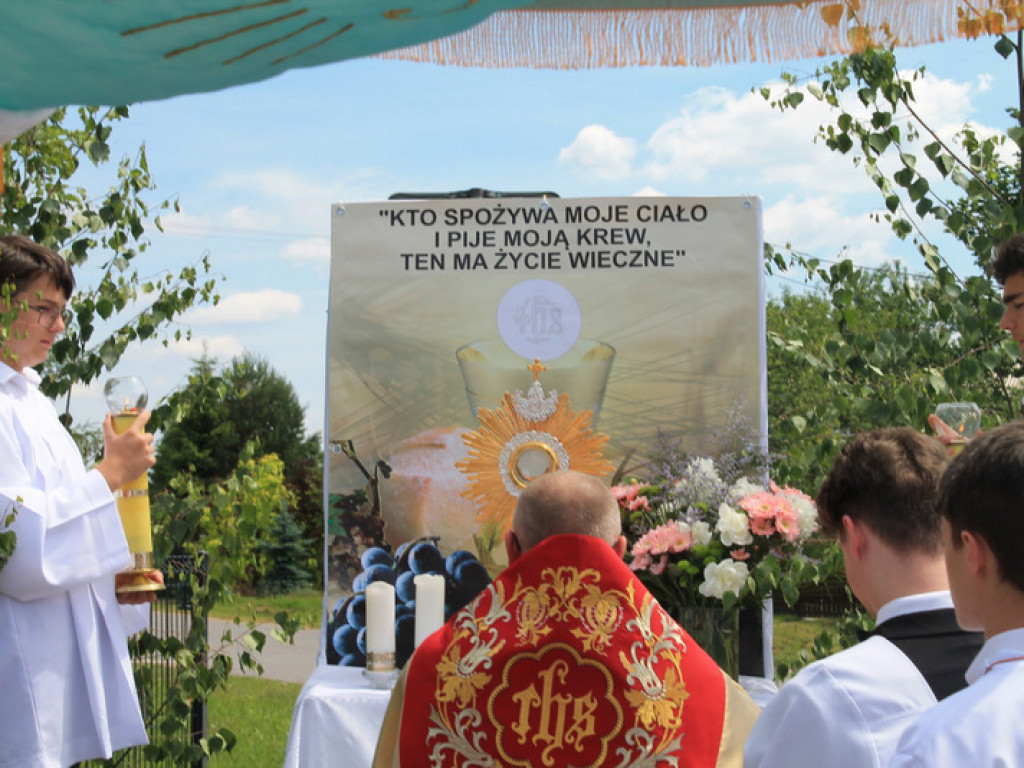 Uroczystość Najświętszego Ciała i Krwi Chrystusa w Dąbrowicy (FOTO)