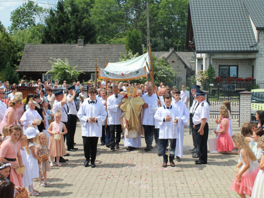 Uroczystość Najświętszego Ciała i Krwi Chrystusa w Dąbrowicy (FOTO)