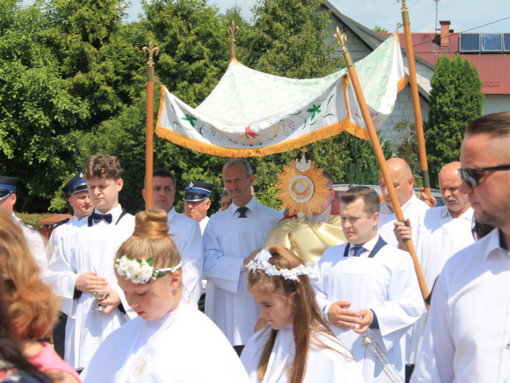 Uroczystość Najświętszego Ciała i Krwi Chrystusa w Dąbrowicy (FOTO)