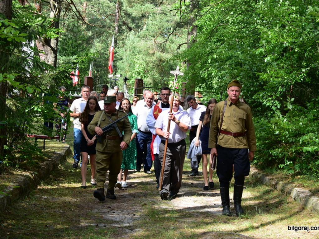 Partyzancka Droga Krzyżowa w Osuchach (FOTO)