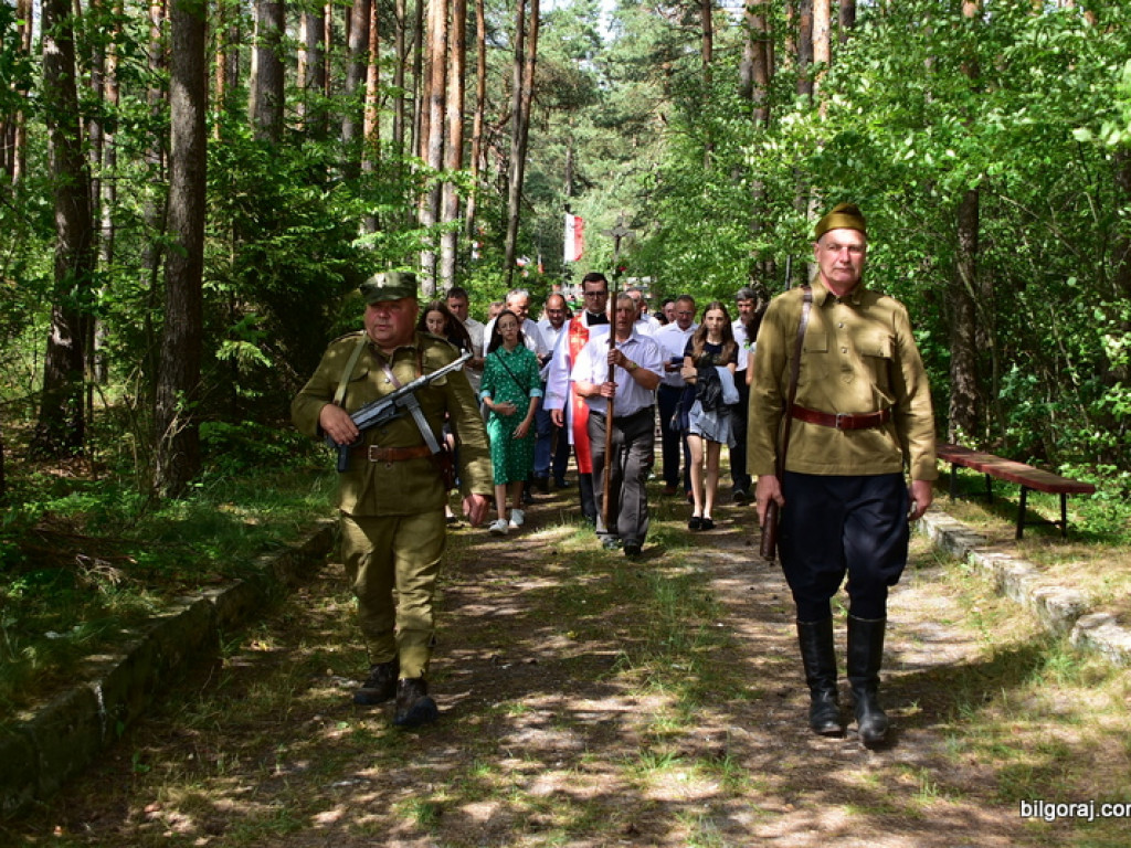 Partyzancka Droga Krzyżowa w Osuchach (FOTO)