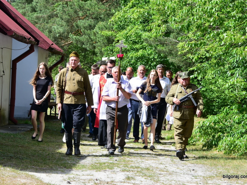 Partyzancka Droga Krzyżowa w Osuchach (FOTO)