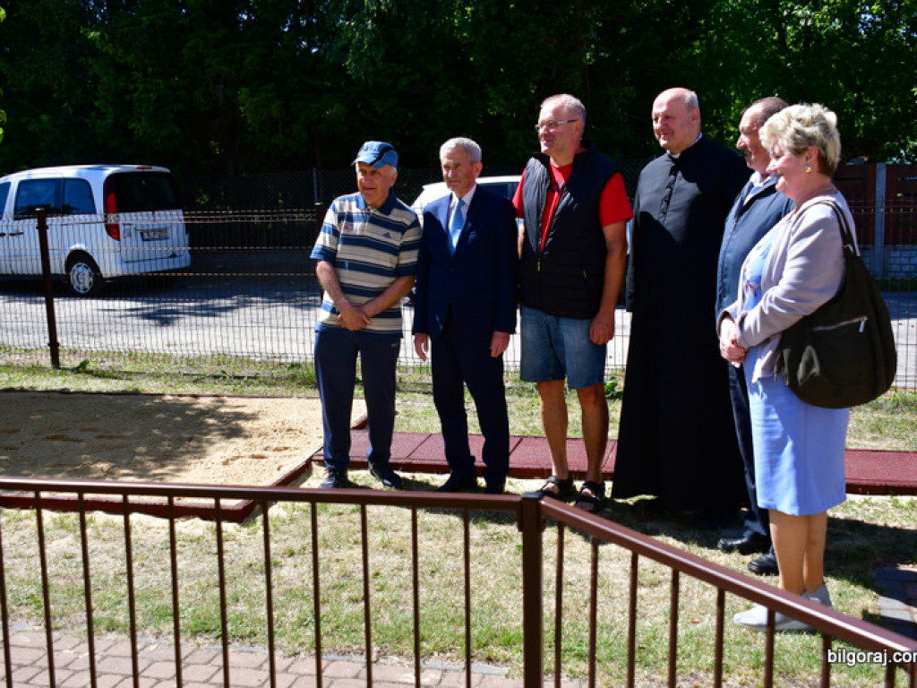 Katolickie Przedszkole w Biłgoraju ma bieżnię do skoków w dal. Dzieci już ćwiczą (FOTO)