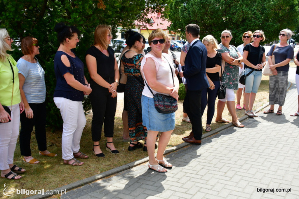 Protest pracowników DPS pod Starostwem Powiatowym