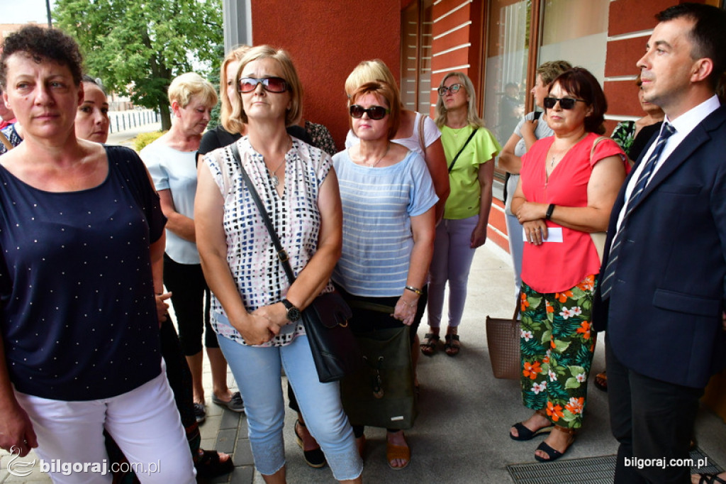 Protest pracowników DPS pod Starostwem Powiatowym