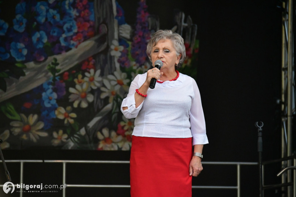 Śpiewanie pieśni żołnierskich wspólnie z seniorami