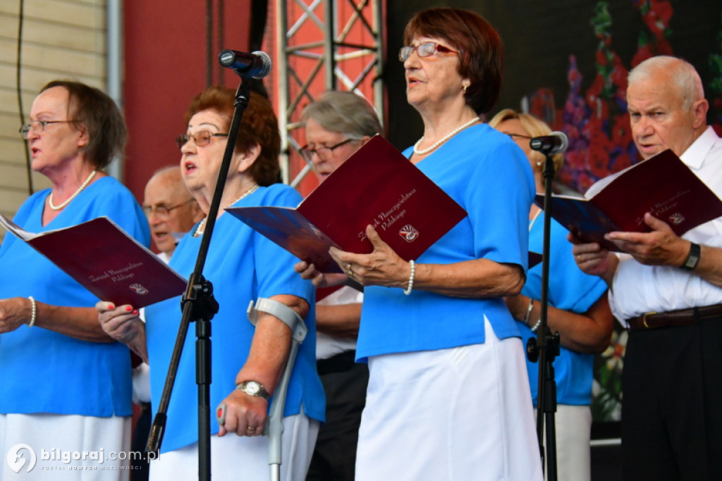 Śpiewanie pieśni żołnierskich wspólnie z seniorami