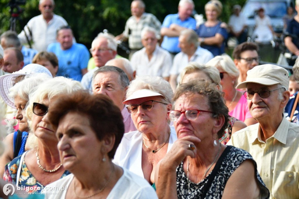Śpiewanie pieśni żołnierskich wspólnie z seniorami