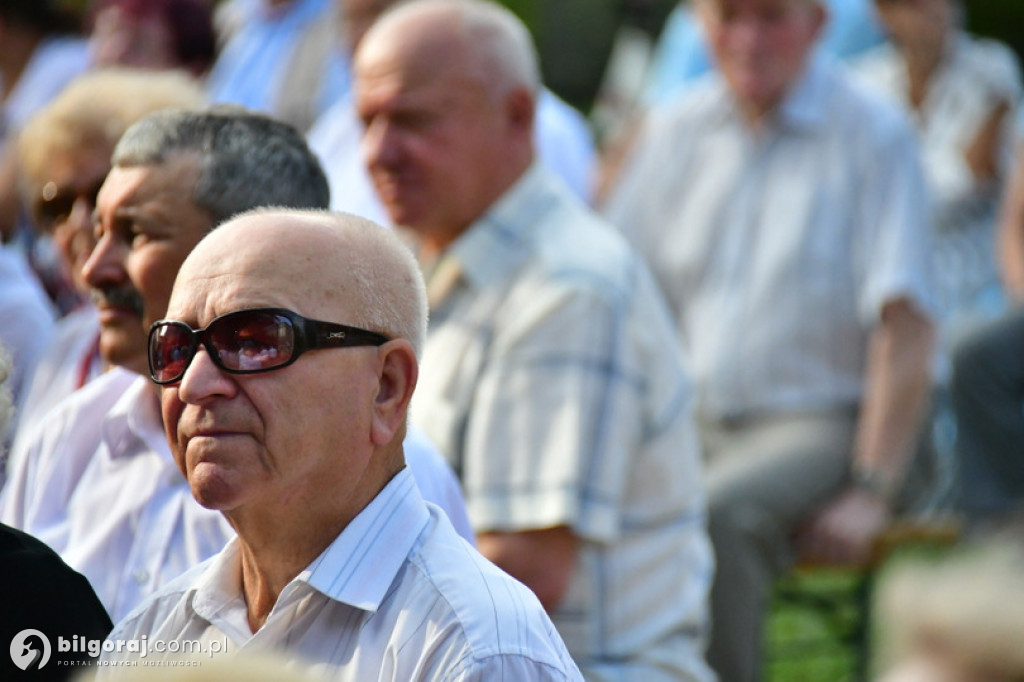 Śpiewanie pieśni żołnierskich wspólnie z seniorami