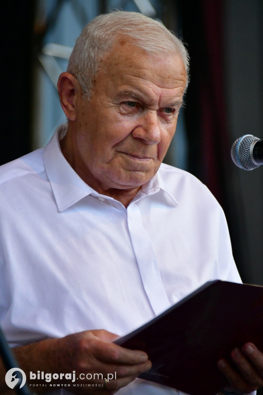 Śpiewanie pieśni żołnierskich wspólnie z seniorami